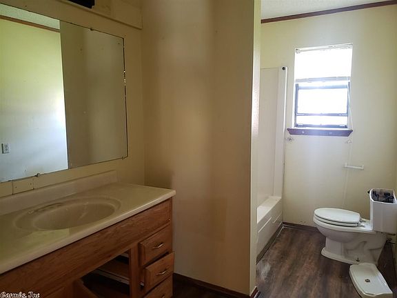4th image of 15 Oakwood Dr