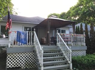 39 N Walworth Ave, Williams Bay, WI 53191