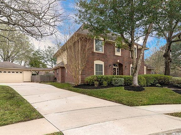 3rd image of 15211 Redwood Run Ct