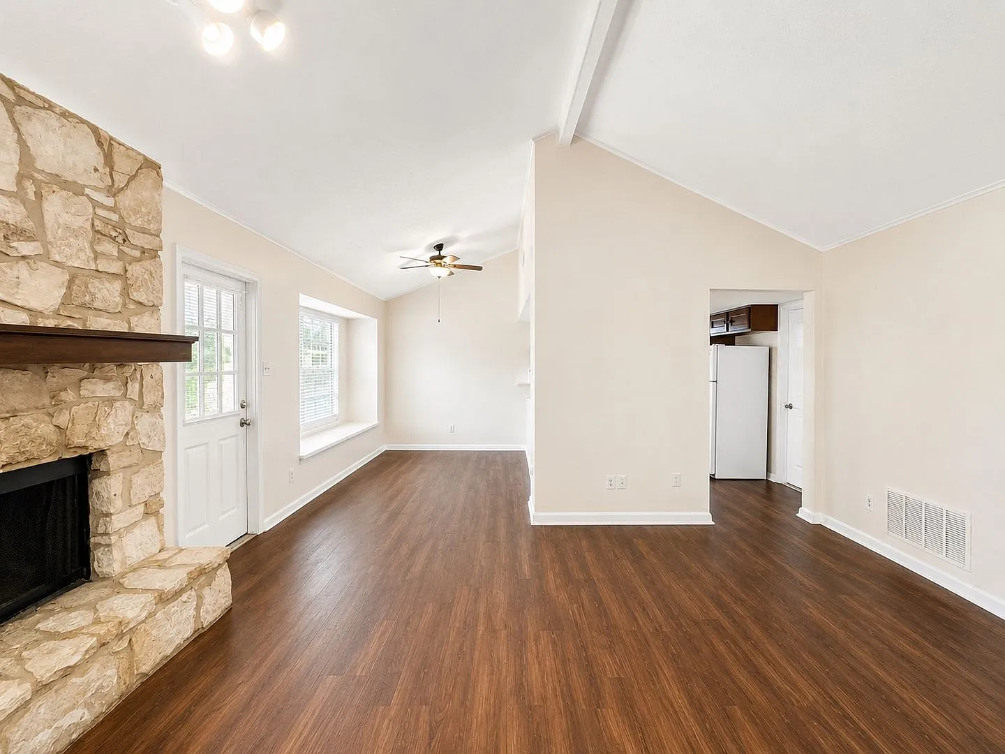 Charming 3/2 in NEISD with Stone Fireplace, Mature Trees & Spacious Backyard! Conveniently locate... — Photo 4