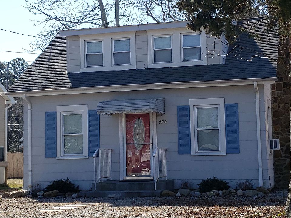 2nd image of 520 E Arverne Ave