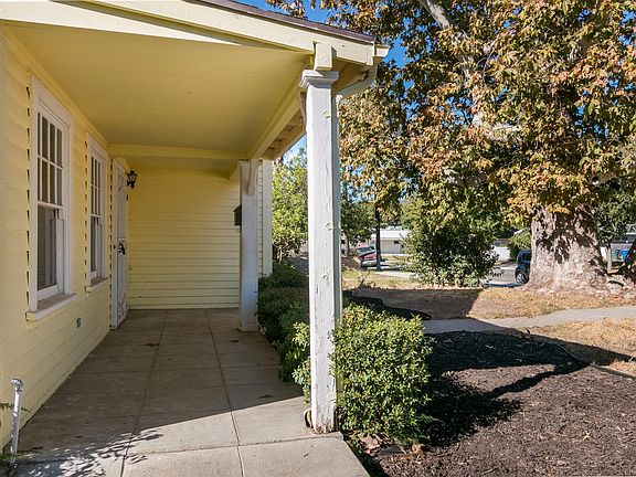 3rd image of 548 Kensington Dr
