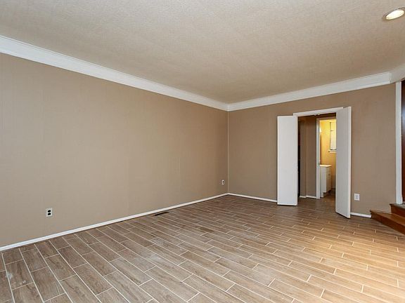 5th image of 9813 Tolworth Cir