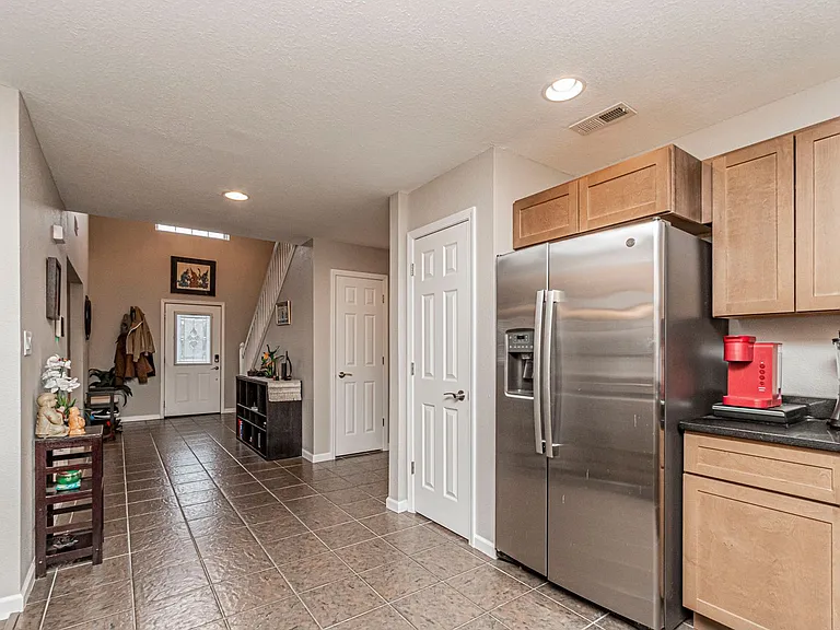 601 Seitz Ct — Photo 18