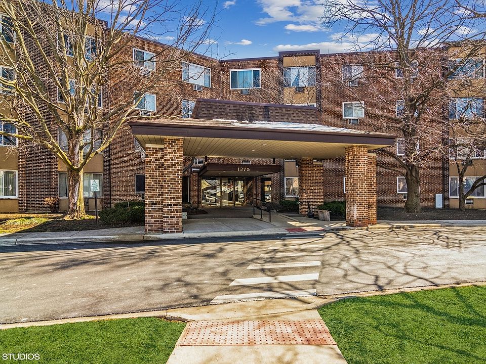 Moon Lake Village Four Story Condominiums - Hoffman Estates, IL | Zillow