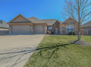 1056 Sawgrass Rd, Cave Springs, AR 72718