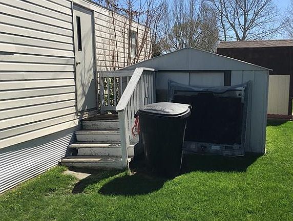 3rd image of 23 Bonanza Dr