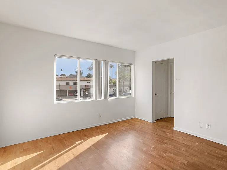1211 W 28th St — Photo 10