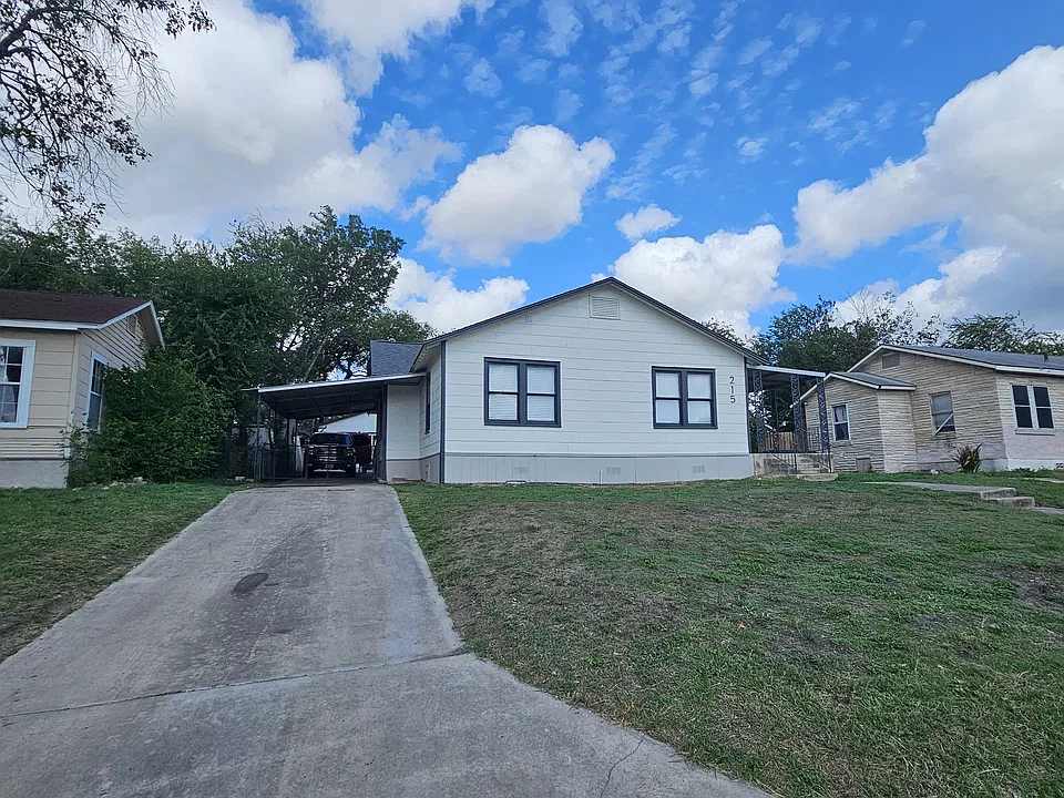 215 Lyric St