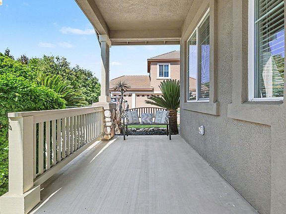 5th image of 106 Arezzo St