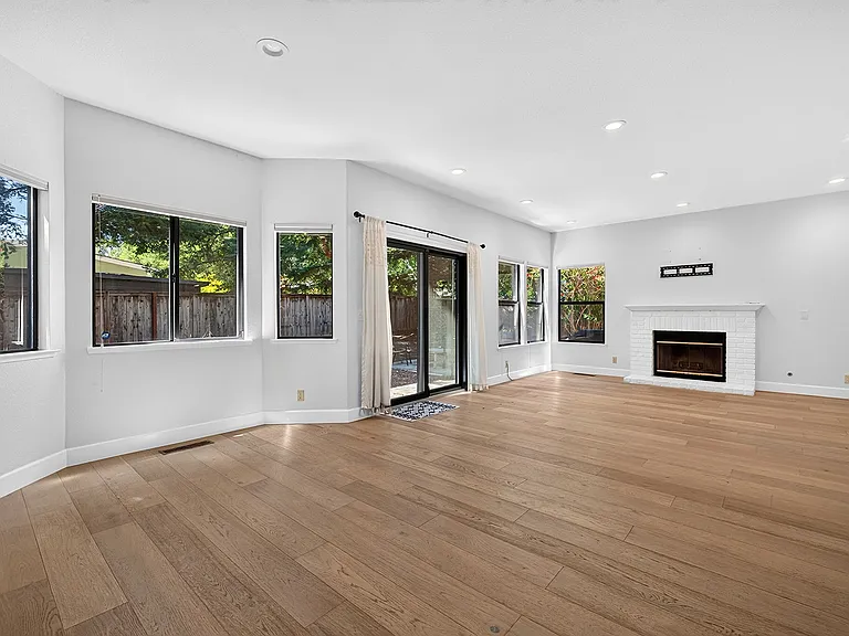 133 Madrid Way — Photo 47