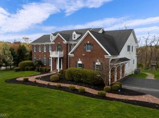 5 Perry Rd, Annandale, NJ 08801