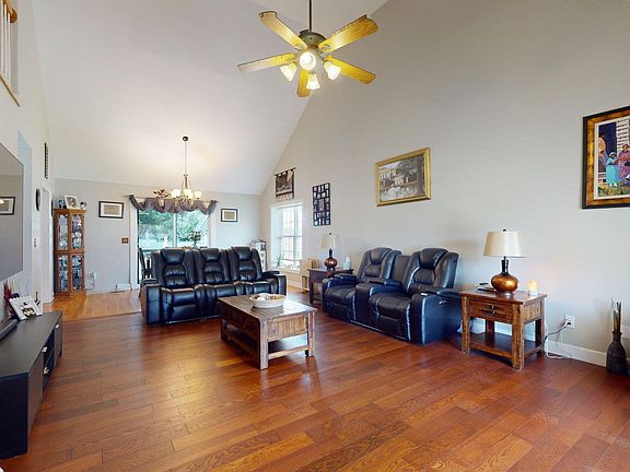 5th image of 2408 Amys Place