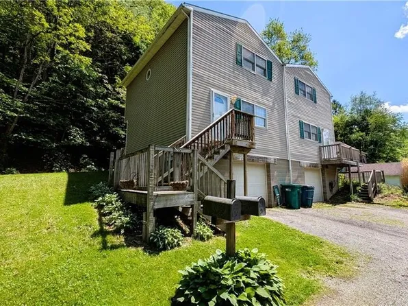 33 Alaska Ave, Chester, WV 26034