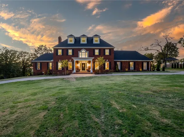 104 Woodcliff Rd, Springdale, AR 72764