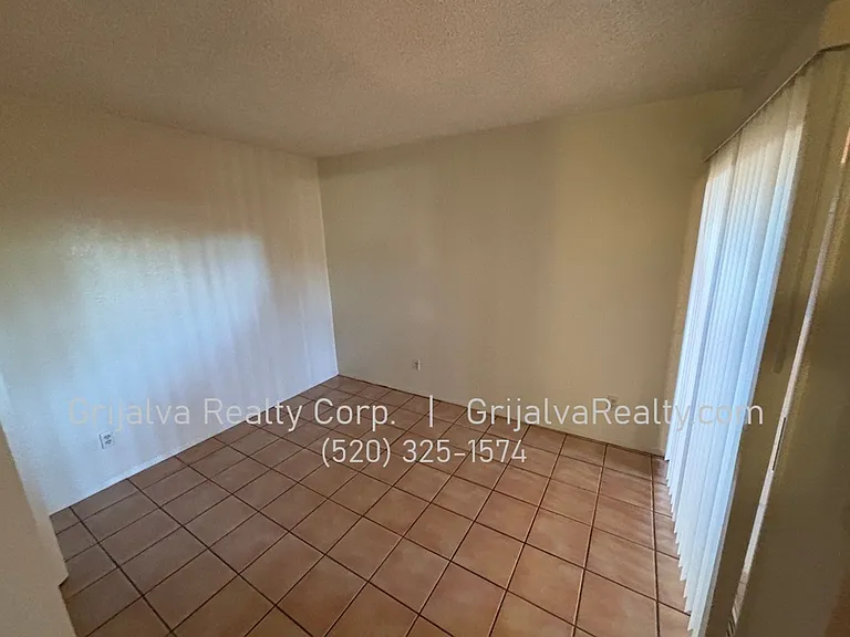 2131 N Margaret Ave — Photo 11