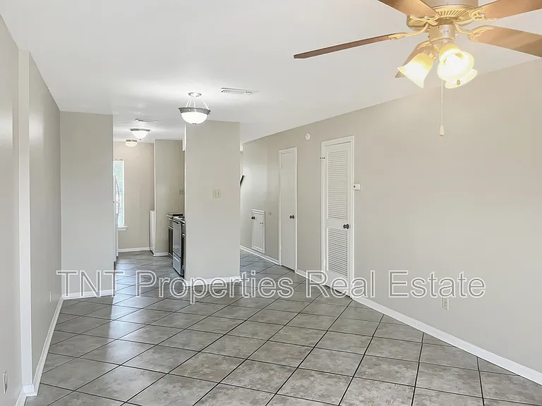 1811 Woodsman Dr #C — Photo 4