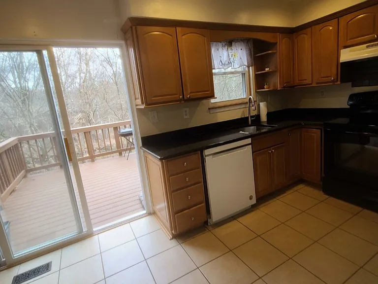 15205 Valley Stream Dr — Photo 7