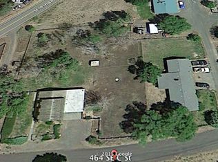 464 S.e. C Street, Madras, OR 97741