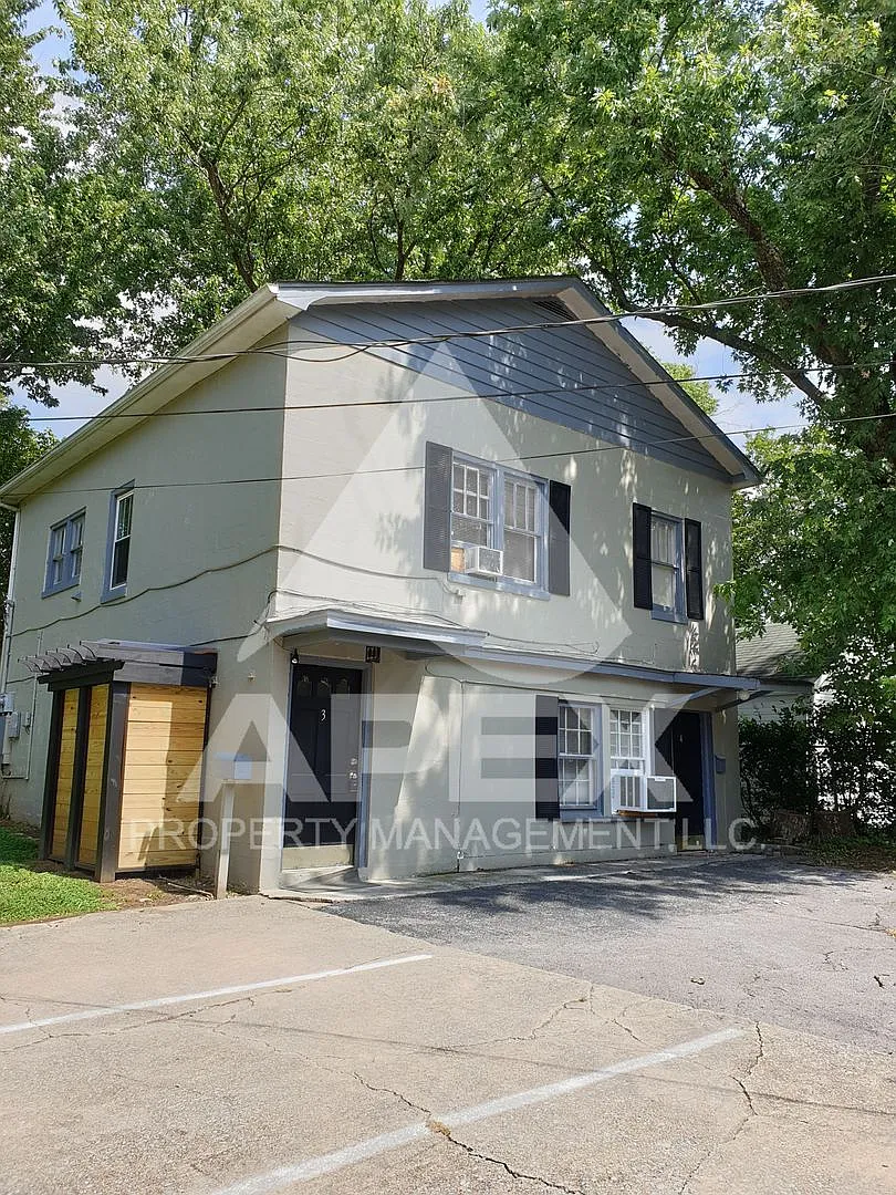 Spacious Top Floor 2 Bd - 1Ba Duplex Apartment in Fountain City!! — Photo 1
