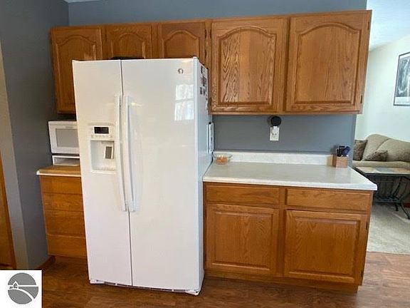 4th image of 4804 White Pine Ln