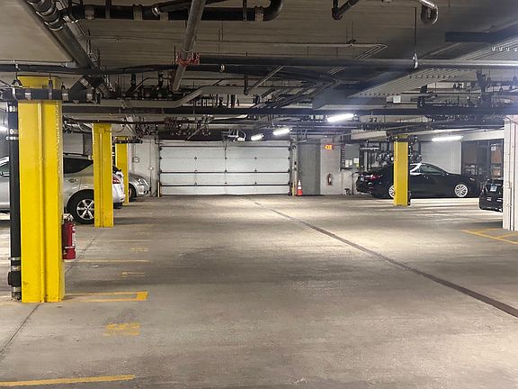 3rd image of 1781 Tudor Ln Unit 101