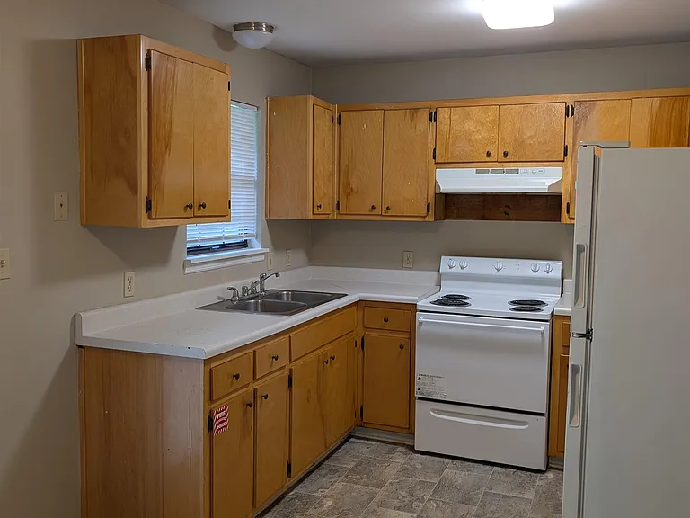 2555 Chateau Ln #3 — Photo 6