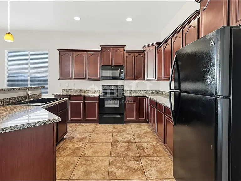 3587 W Morgan Ln — Photo 3