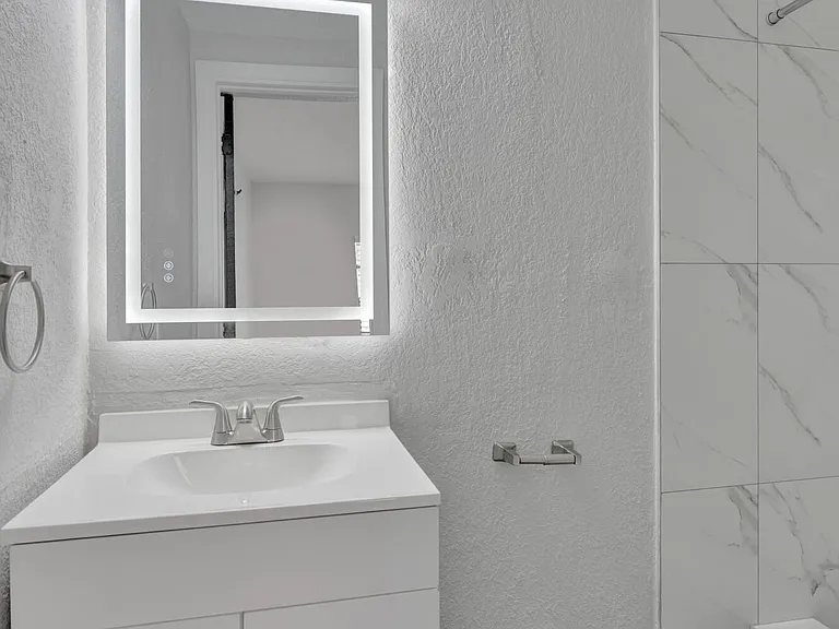 234 NE 14th Ave #1 — Photo 17