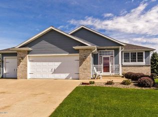 945 Golfers Ct SE, Rochester, MN 55904