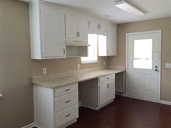 3rd image of 3460 Auburn Dr
