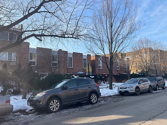 3rd image of 1615 W Greenleaf Ave Unit F