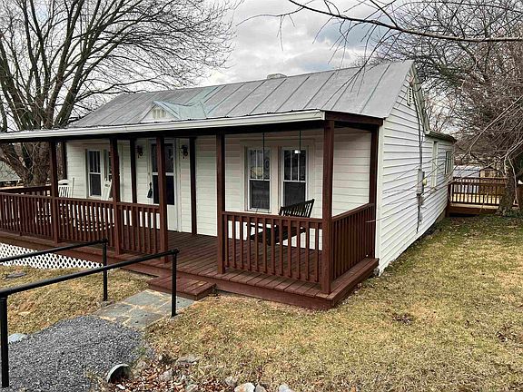 4th image of 68 Pine Tree Ln