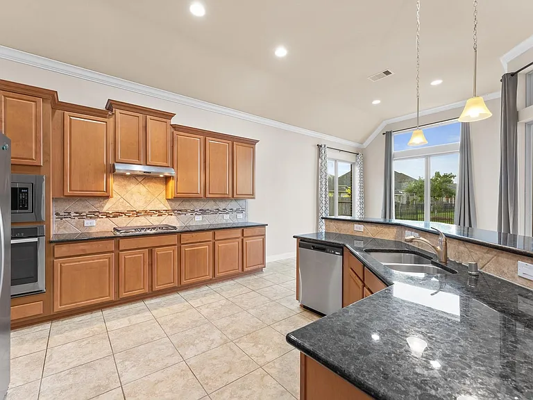 9615 Eden Ridge Ln — Photo 8