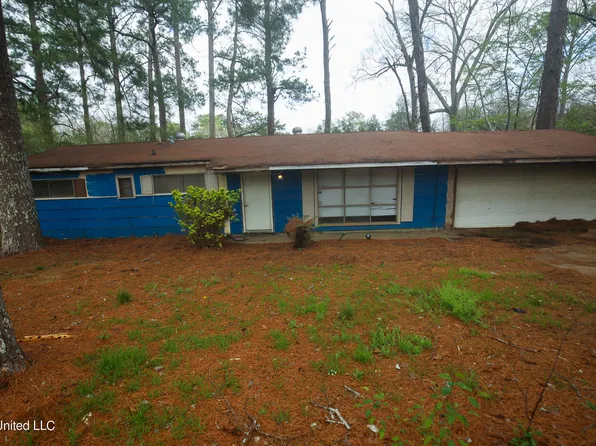 2694 Woodside Dr, Jackson, MS 39204