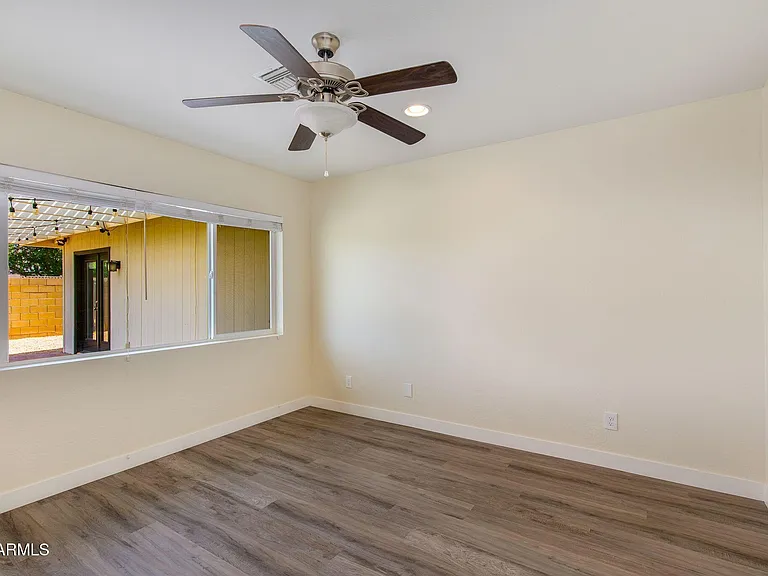 5002 E Mitchell Dr — Photo 28