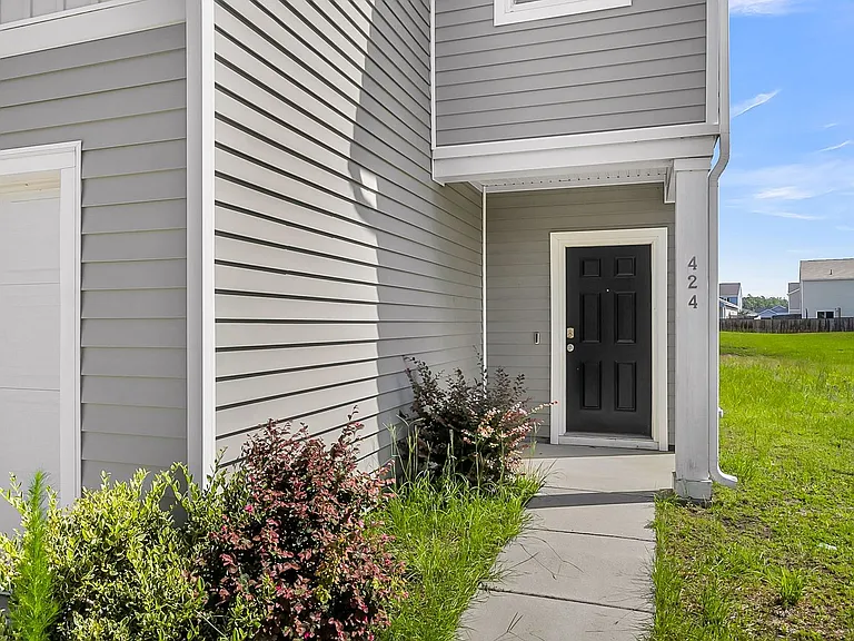 424 Pender Woods Dr — Photo 5