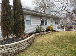 49 Meadowlark Ln, Springfield, IL 62702