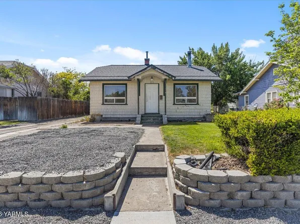 212 N 3rd St, Selah, WA 98942
