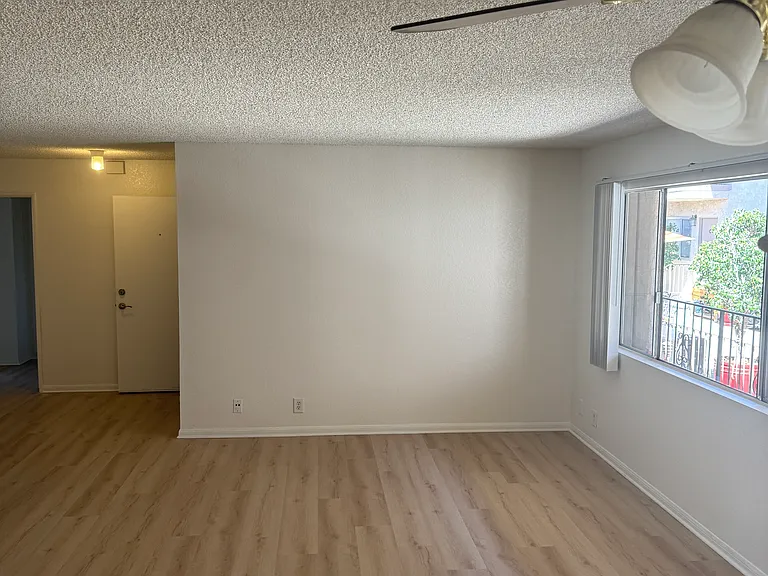 452 E Cypress Ave #C — Photo 2