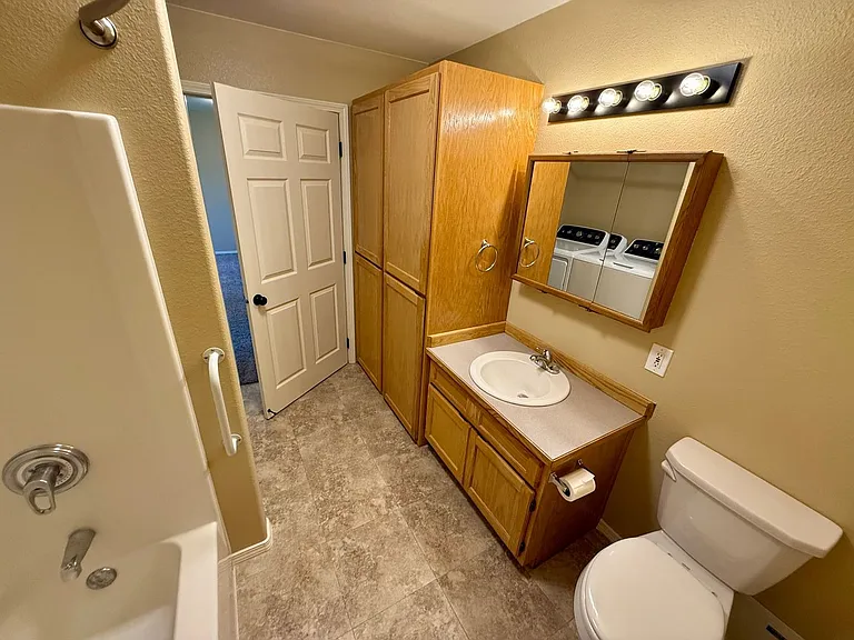 1308 Burrell Ave #1 — Photo 16