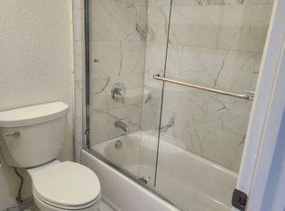 2121 E 20th St #1, Oakland, CA 94606