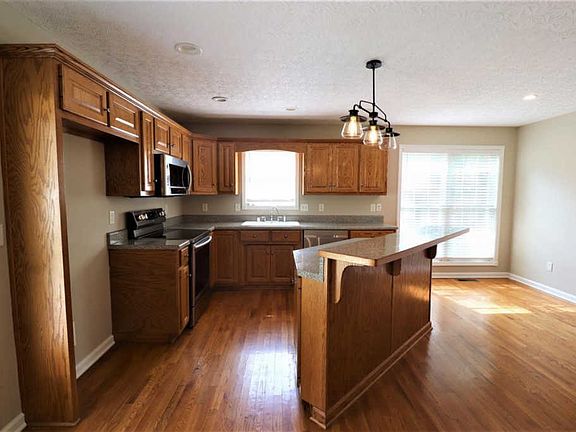 3rd image of 1546 Kenilwood Way