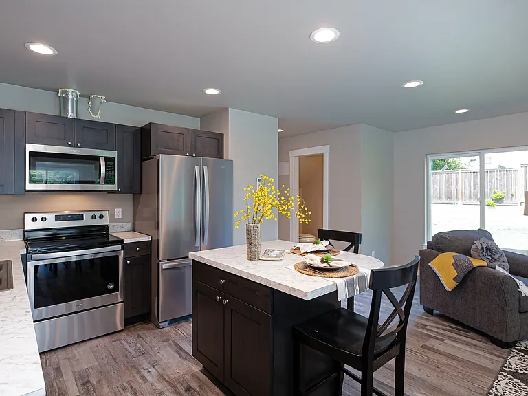 Townhomes/Apartments - 259 Se Ely St — Photo 14