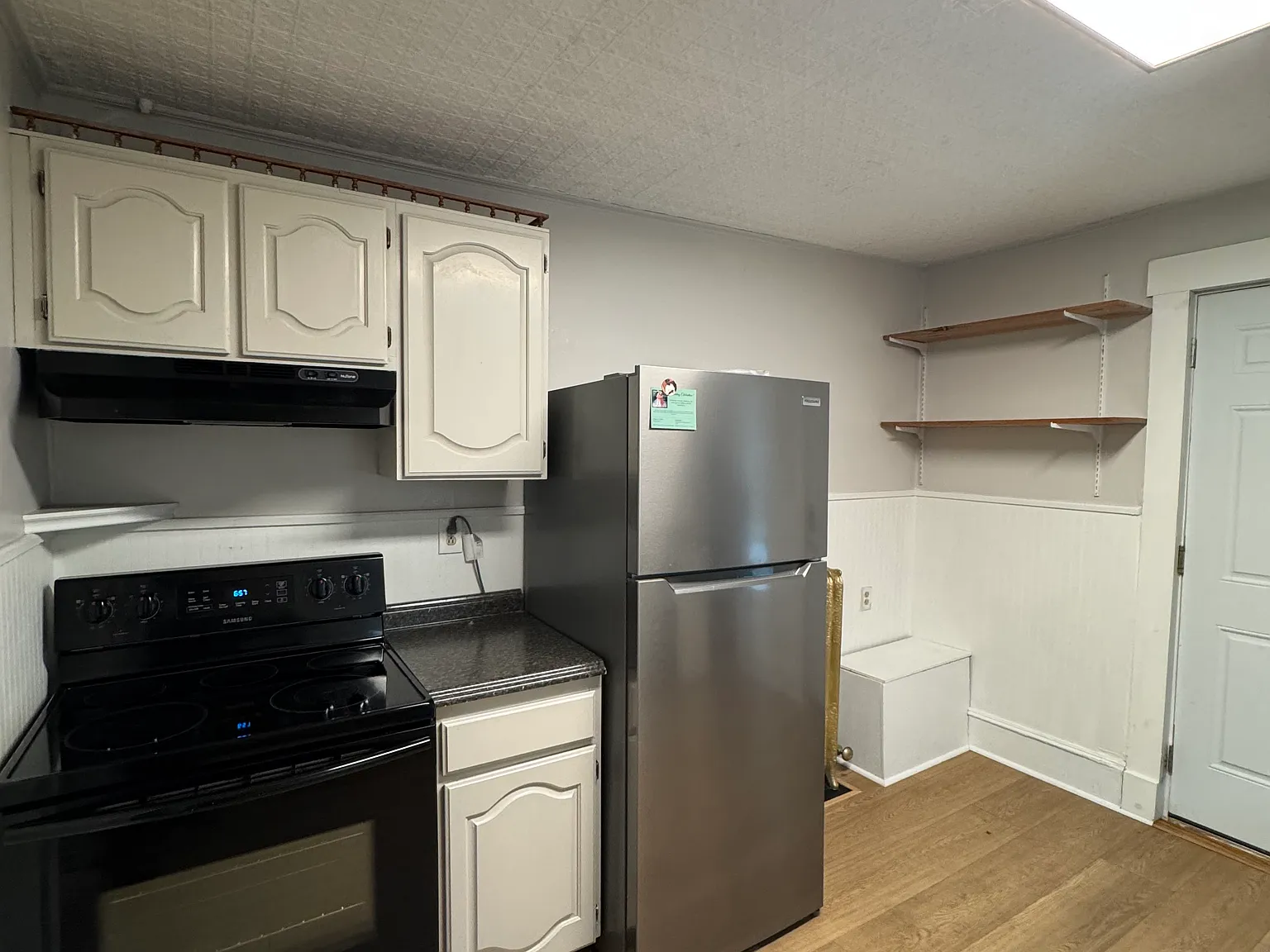 2 bed, 1.5 bath, 862 sqft, $1,600 — Photo 2