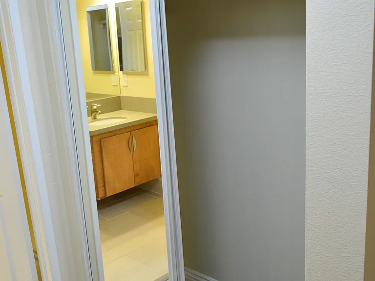 1726 Winona Blvd #105 — Photo 23