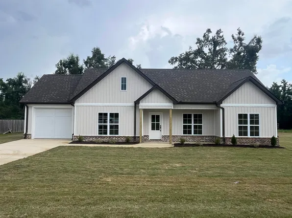 20 Farmington Rd, Savannah, TN 38372