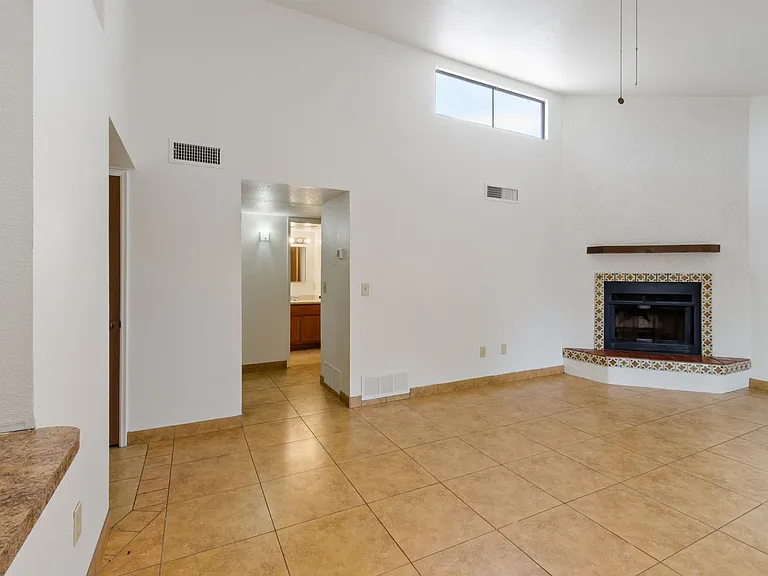 1109 E Water St — Photo 7