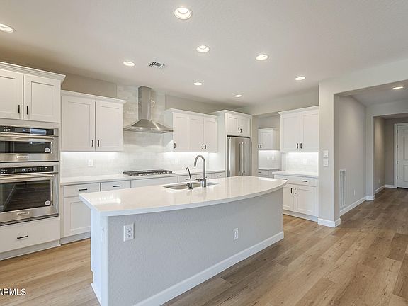 3rd image of 538 E VETERANS Way