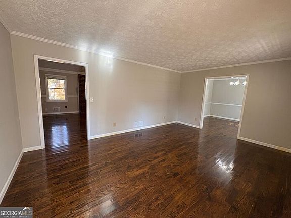 4th image of 2490 Trent Dr